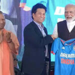 सचिनने पीएम मोदींना भेट दिली ’टीम इंडियाची जर्सी’