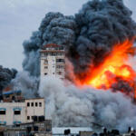 इस्रायलचा गाझावर १०० लढाऊ विमानांद्वारे बॉम्बहल्ला