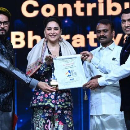 Madhuri Dikshit Iffi Award By Anurag Thakur